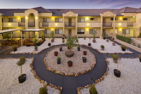 Canberra Parklands Central Apartment Hotel - New South Wales Tourism  2