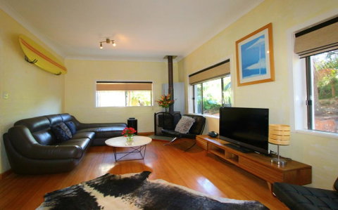 Cape Cod Beach House, 25 Skyline Crescent - New South Wales Tourism  0