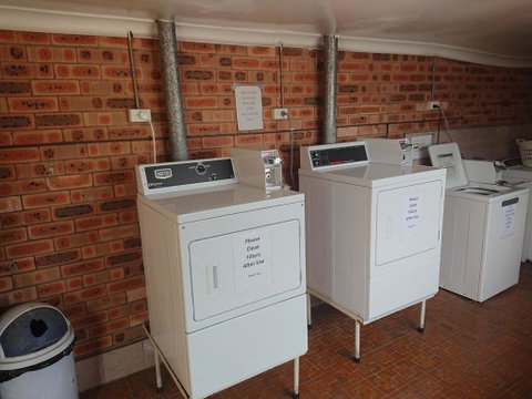 Caracourt Caravan Park - New South Wales Tourism  1