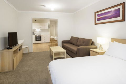 Cascades 3 Well Appointed And Central Location - New South Wales Tourism  0