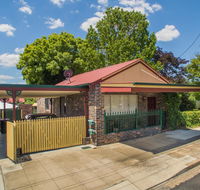 Central Armidale 2-Bedroom Apartment