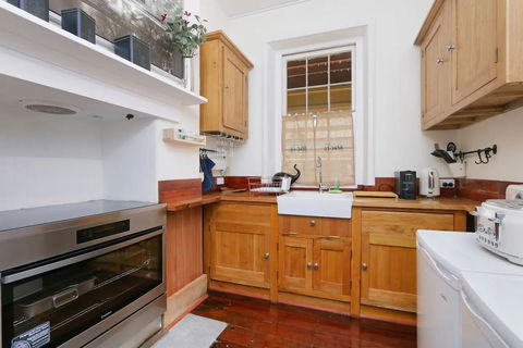 Central Heritage Building In Fremantle Sleeps 6 - New South Wales Tourism  1