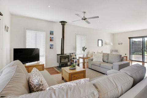 Charchie's By The Sea Pet Friendly Family Home, Close To Beach - New South Wales Tourism  3