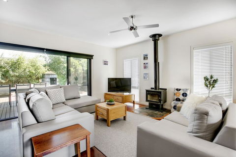 Charchie's By The Sea Pet Friendly Family Home, Close To Beach - New South Wales Tourism  2