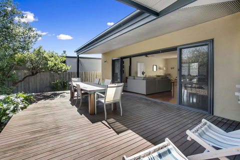 Charchie's By The Sea Pet Friendly Family Home, Close To Beach - New South Wales Tourism  0