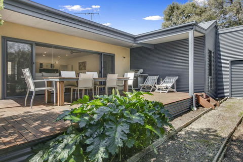 Charchie's By The Sea Pet Friendly Family Home, Close To Beach - New South Wales Tourism  1