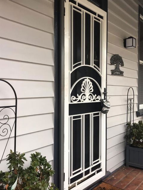 Charming Miners Cottage In The Hip City Of Geelong - New South Wales Tourism  1