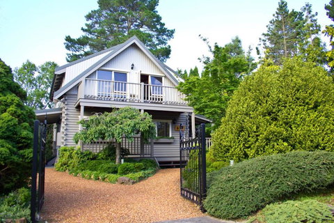 Cherry Cottage - Leura - New South Wales Tourism  0