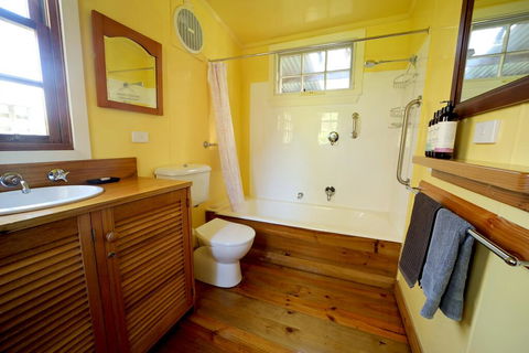 Cherry Plum Cottages - New South Wales Tourism  0