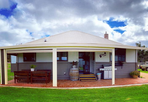 Chesterfarm And Stables - New South Wales Tourism  3
