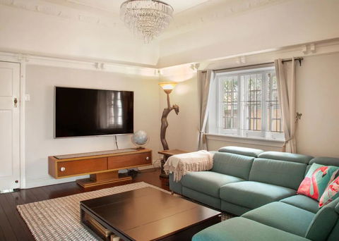 Chic 2 Bedroom Ground Floor Apartment In Trendy New Farm - New South Wales Tourism  0