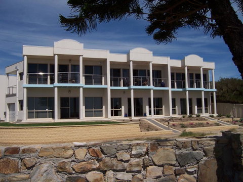 Christies Seahorse Holiday Townhouses - New South Wales Tourism  0