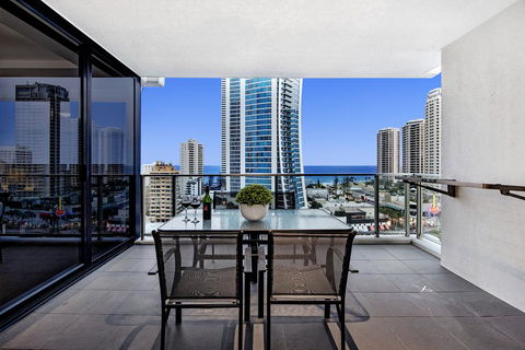 Circle On Cavil Holidays Gold Coast - New South Wales Tourism  2