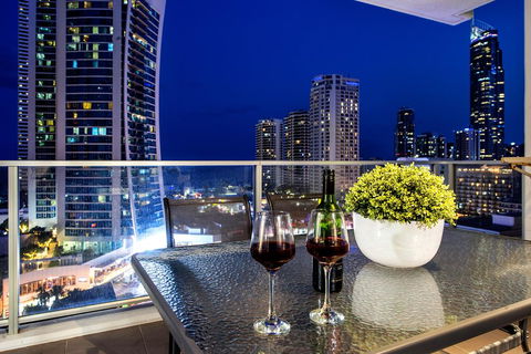 Circle On Cavil Holidays Gold Coast - New South Wales Tourism  0