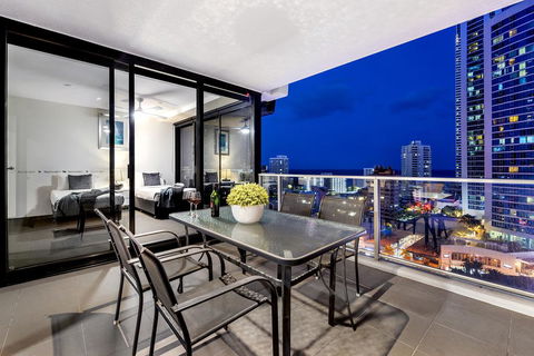 Circle On Cavil Holidays Gold Coast - New South Wales Tourism  1