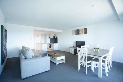 Circle On Cavill - Private Apartments - New South Wales Tourism  1