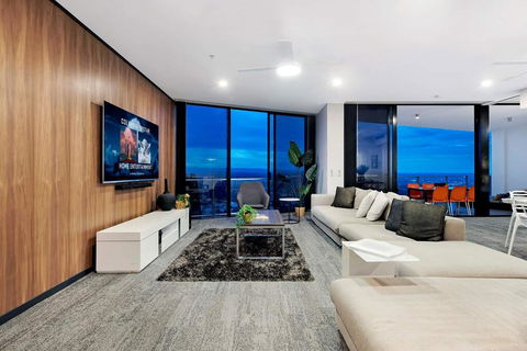 Circle On Cavill Subpenthouse - New South Wales Tourism  1