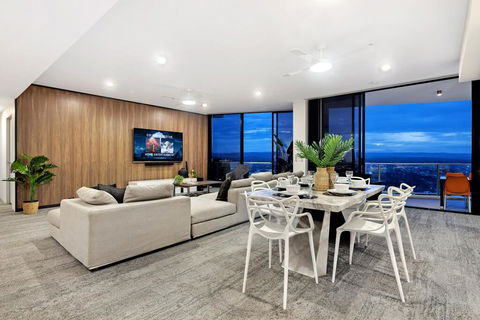 Circle On Cavill Subpenthouse - New South Wales Tourism  0
