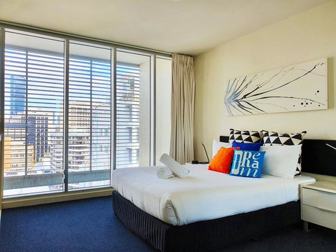 CITY PENTHOUSE , Views, Wine, Pool, Gym, Netflix - New South Wales Tourism  2