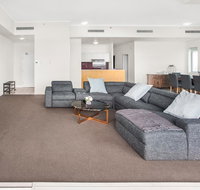 City-Centre Apartment With River Views and Balcony - New South Wales Tourism 