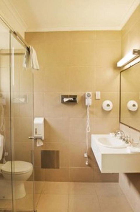 Classic Queen Room 2 In Oakleigh - New South Wales Tourism  3