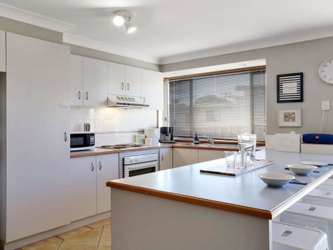 Cleveland Place - Walk To Beach And Shops - New South Wales Tourism  2