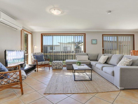 Cleveland Place - Walk To Beach And Shops - New South Wales Tourism  1