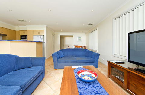 Close To Beaches And Local Attractions! - New South Wales Tourism  3