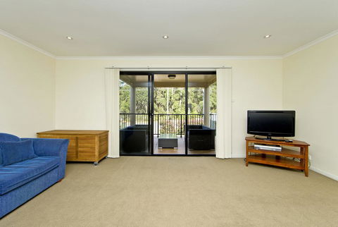 Close To Beaches And Local Attractions! - New South Wales Tourism  0