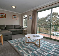 Cobb  Co 3/39 Cobbon Crescent