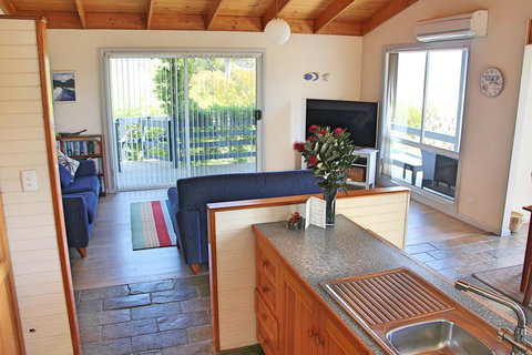 Cockatoo Cabin - New South Wales Tourism  2