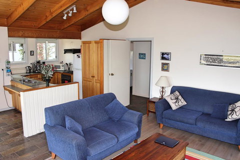 Cockatoo Cabin - New South Wales Tourism  1