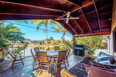Coconut Grove Holiday House - New South Wales Tourism  0