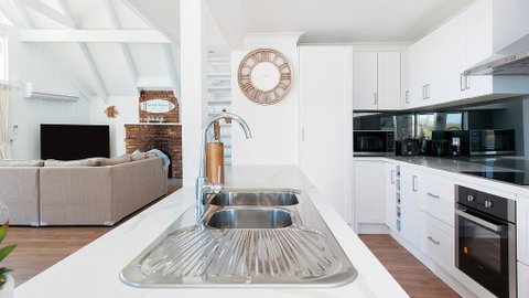 Combined Kingsley Beach House - New South Wales Tourism  0