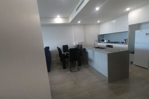 Comfortable & Convenient Living Close To Airport - New South Wales Tourism  2