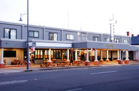 Commodore Motor Inn - New South Wales Tourism  0