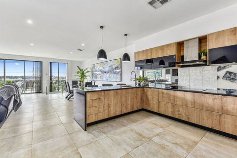 CONROE EXECUTIVE TOWNHOUSE - MODERN & STYLISH - New South Wales Tourism  1