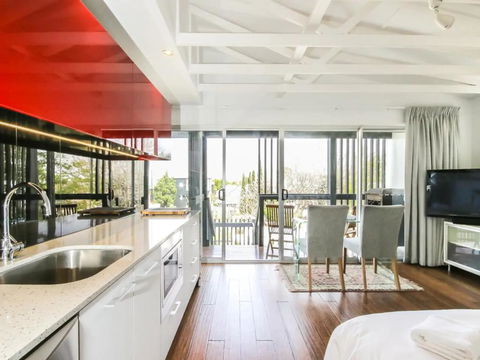 Cool Architect-Designed Studio Close To CBD - New South Wales Tourism  3