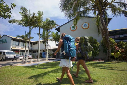 Coolangatta YHA Backpackers - New South Wales Tourism  1