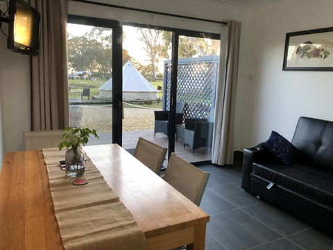 Coonawarra Cabins Unit D - New South Wales Tourism  1