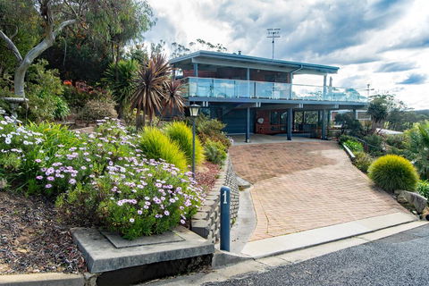 Coota Views - New South Wales Tourism  2