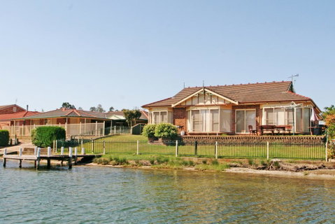 Cormorant Waterfront Home - New South Wales Tourism  3