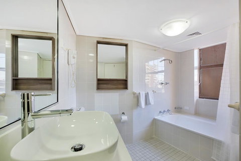 Cosmopolitan Apartment At College St - New South Wales Tourism  3