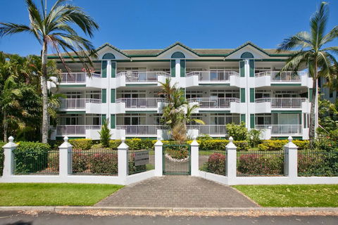 Costa Royale Trinity Beach - New South Wales Tourism  0