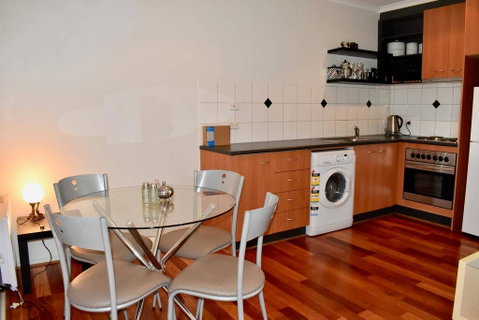 Cosy 1 Bedroom Apartment In Trendy Northcote - New South Wales Tourism  2