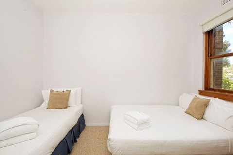 Cosy 2BR Plus Parking In Nth Sydney - New South Wales Tourism  3