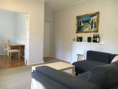 Cosy 2BR Plus Parking In Nth Sydney - New South Wales Tourism  1