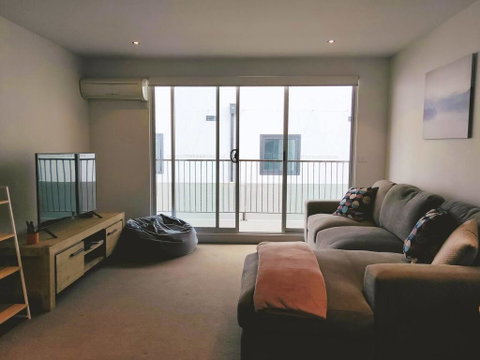 Cosy Modern Apartment In Brunswick - New South Wales Tourism  0