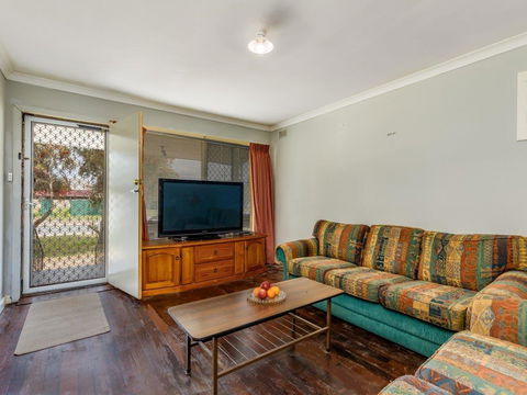 Cosy, Neat And Convenient Holiday House - New South Wales Tourism  2