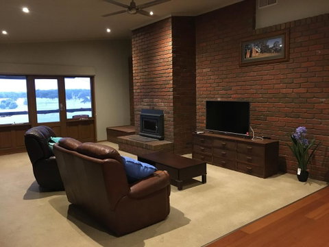 Country Farm House Close To Ballarat - New South Wales Tourism  3